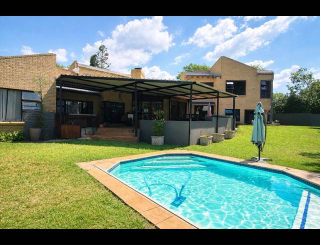 5 BEDROOM HOUSE FOR SALE IN LONEHILL